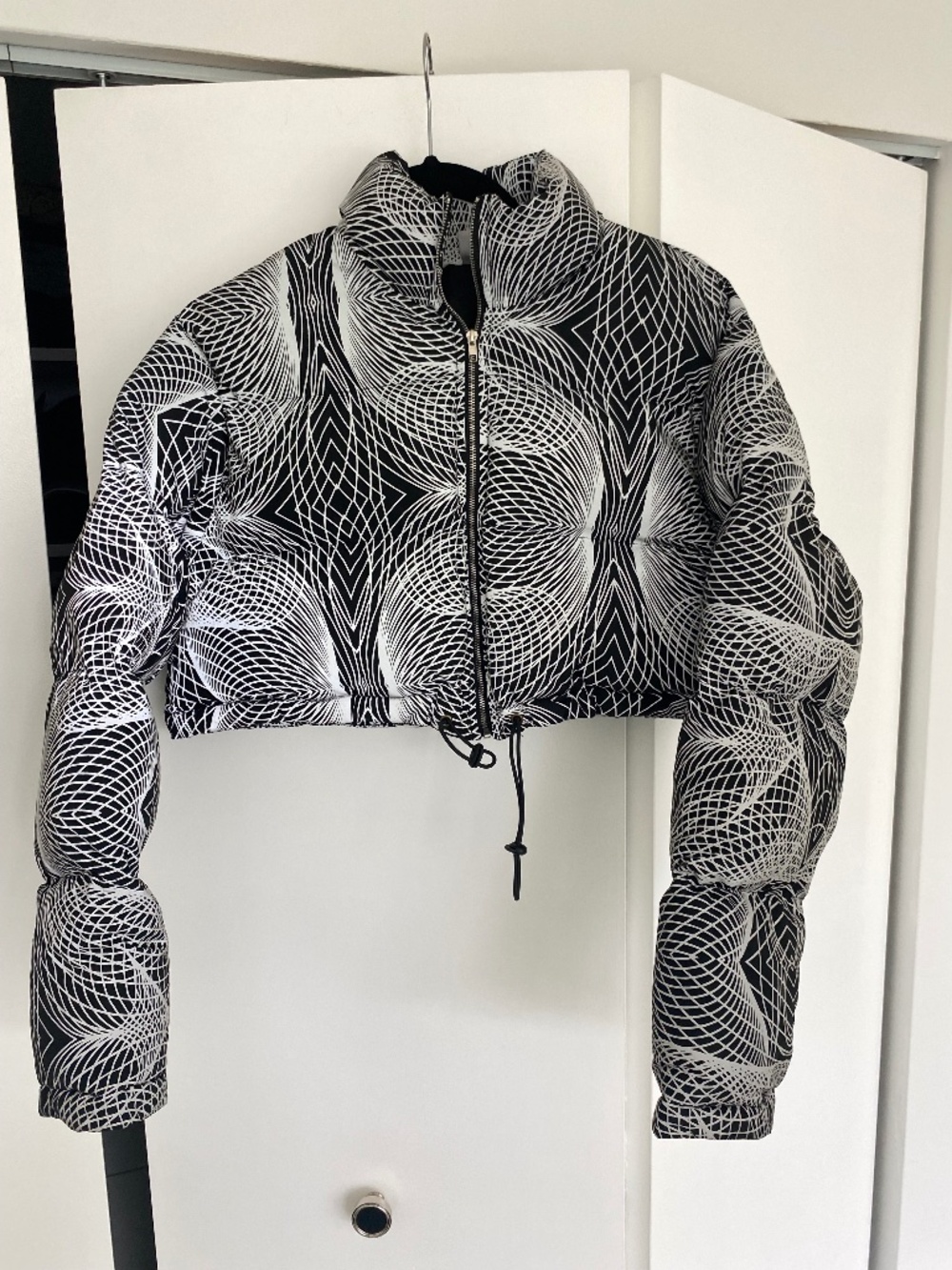 iHeartRaves Glow-in-dark cropped puffer jacket / Size Small